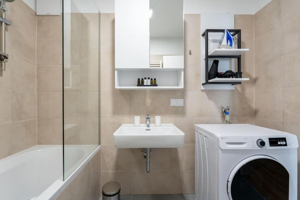 וינה Urban 1Br Retreat, Easy City Link By Hm מראה חיצוני תמונה